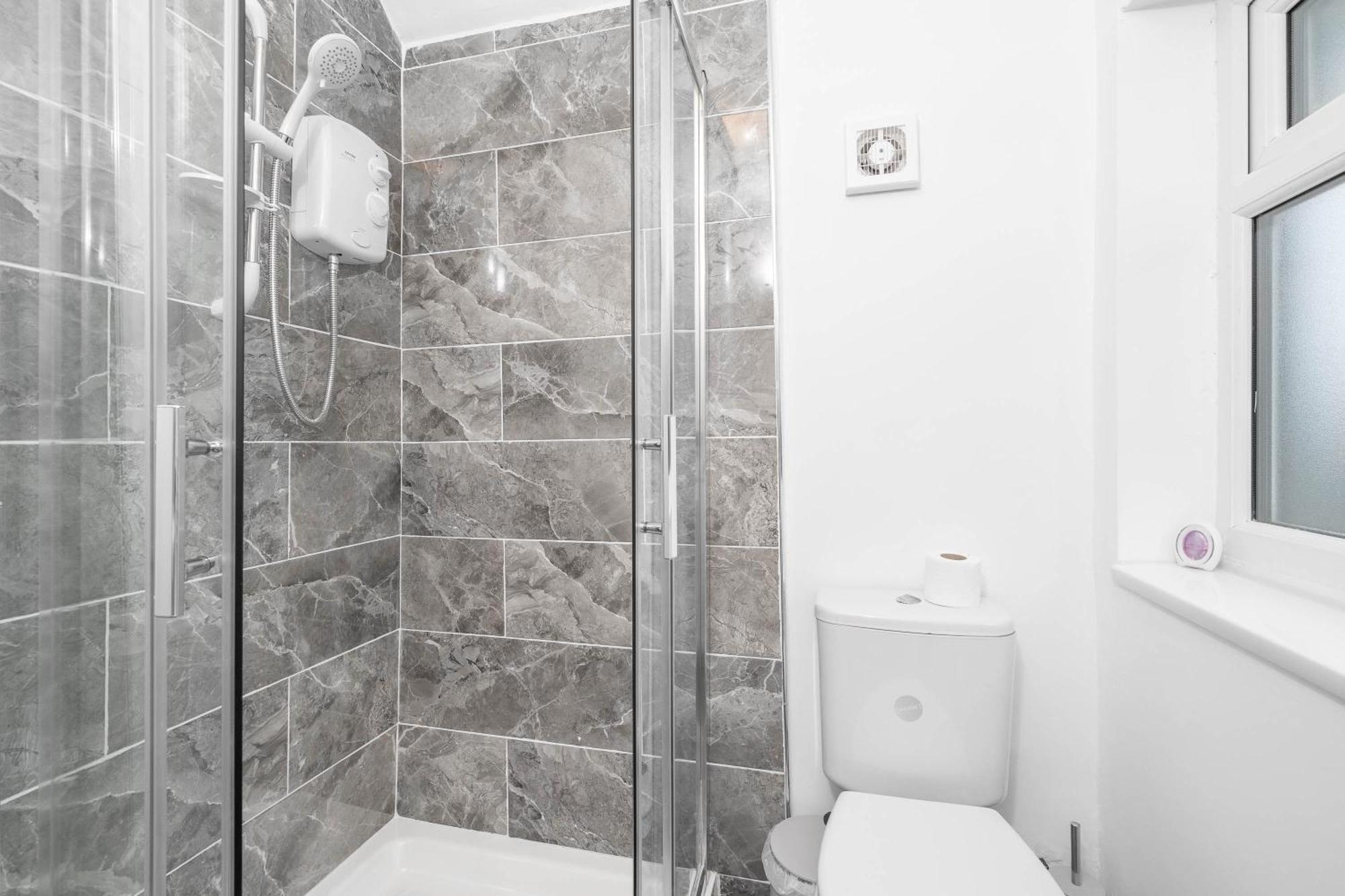 4 Bedroom House - Accommodates 7 - Garden - Parking - Netflix - Wifi - 559T 버밍엄 외부 사진